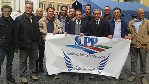 14 aprile 2014 Al Sit In del Sindacato S.PP. partecipa anche il Senatore PD Roberto Ruta.